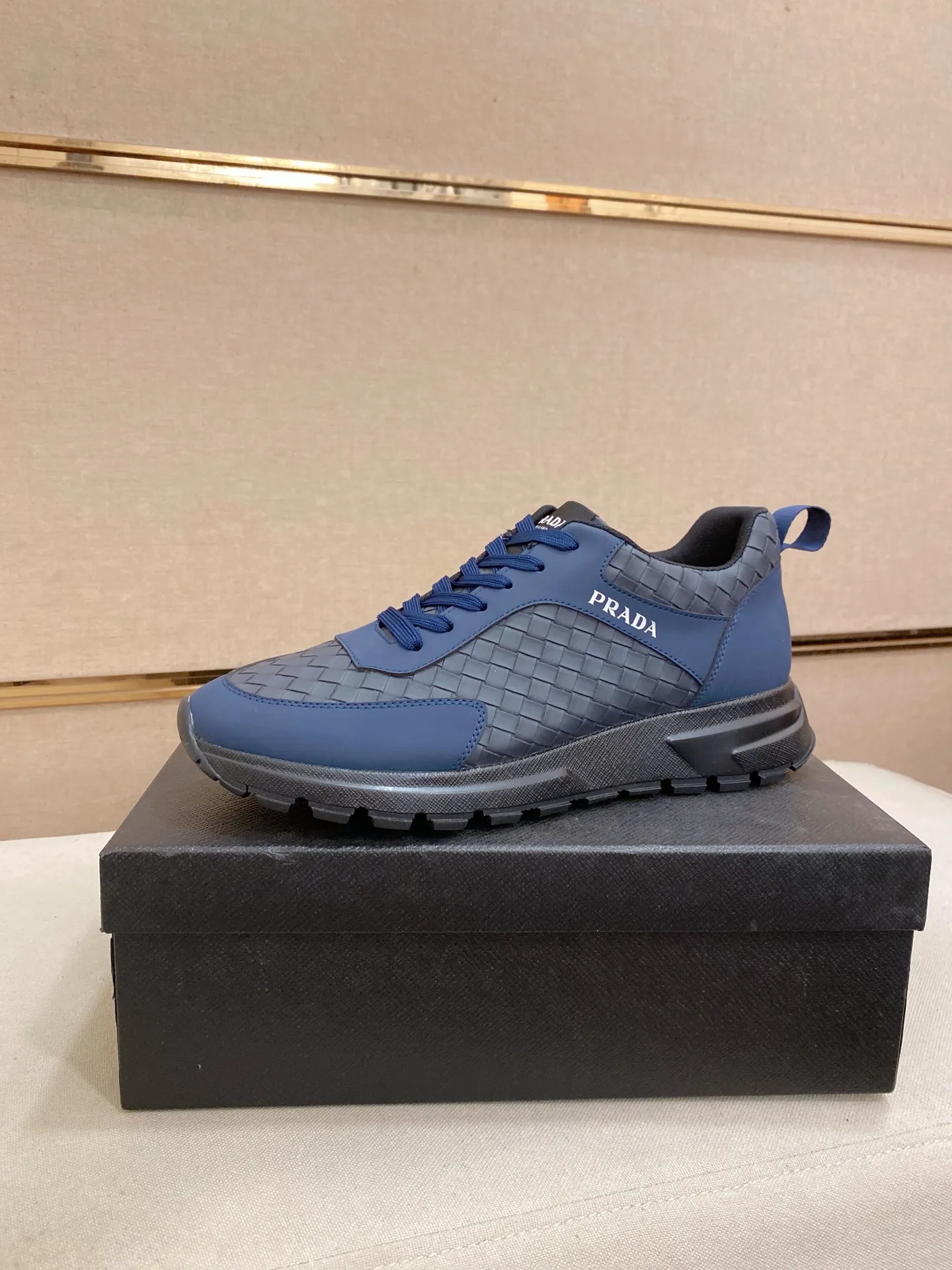 Men's men's shoes💰: 440💰[Prada～Prada] Trendy new styles are on the market. Same style as the official website. Counter quality. Original version. [Strong] [Strong] Imported selected first-layer cowhide. Comfortable and breathable sheepskin lining, fine workmanship, upper layer made of 100% pure cowhide, original last shape, comfortable on the feet, shoe sizes 38 to 44